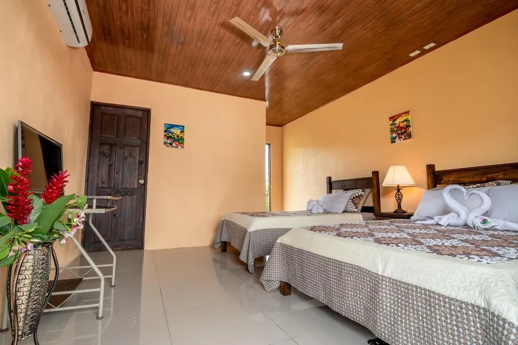 Aunty Arenal Lodge Presentation